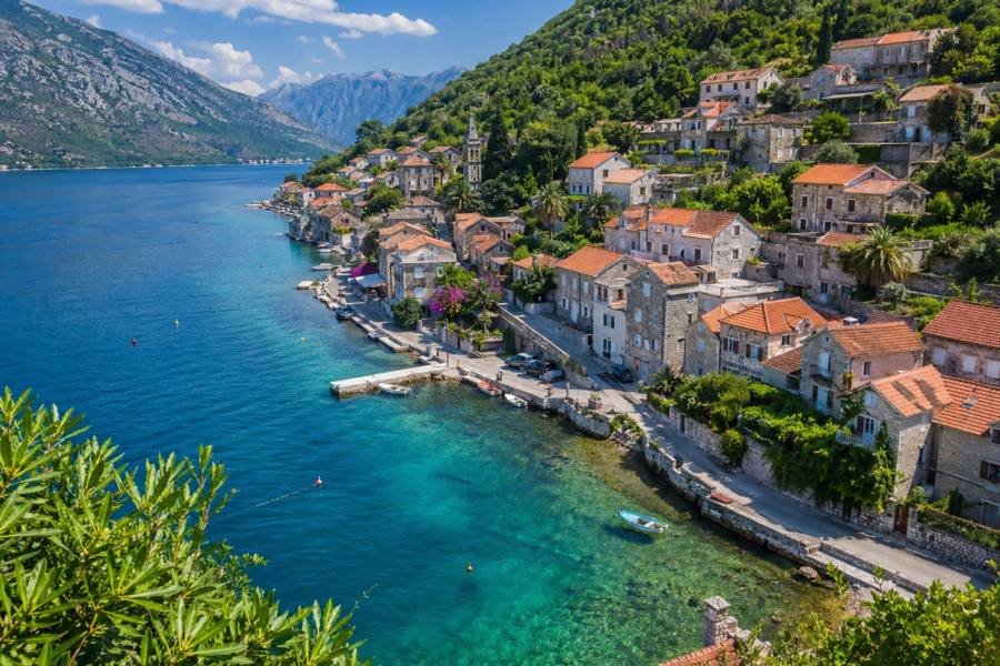 Malerisches Küstendorf an der Adria